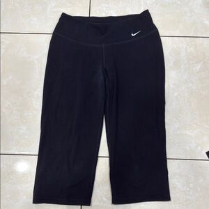 Nike Womens Black Capri Leggings
